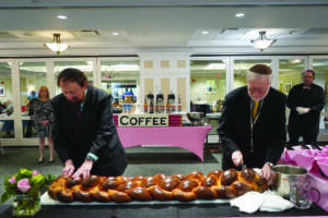 Challah Cutting- P20230025 - 2023; Rabbis; Challah
